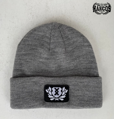 KS07 - K&ouml;t&ouml;tt sapka-Pajzs h&iacute;mz&eacute;ssel (akril)